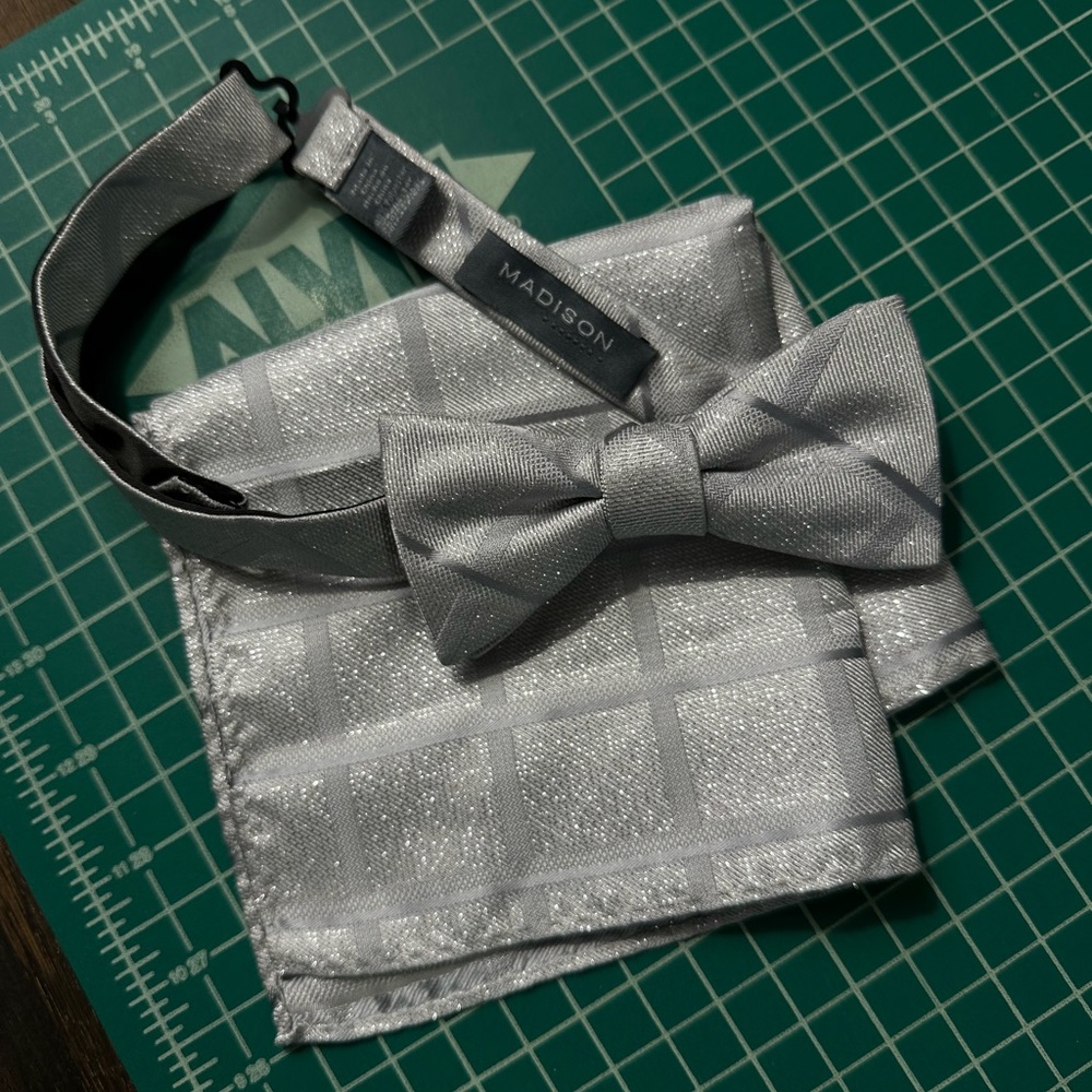 Adjustable Bowtie with Matching Pocket Square